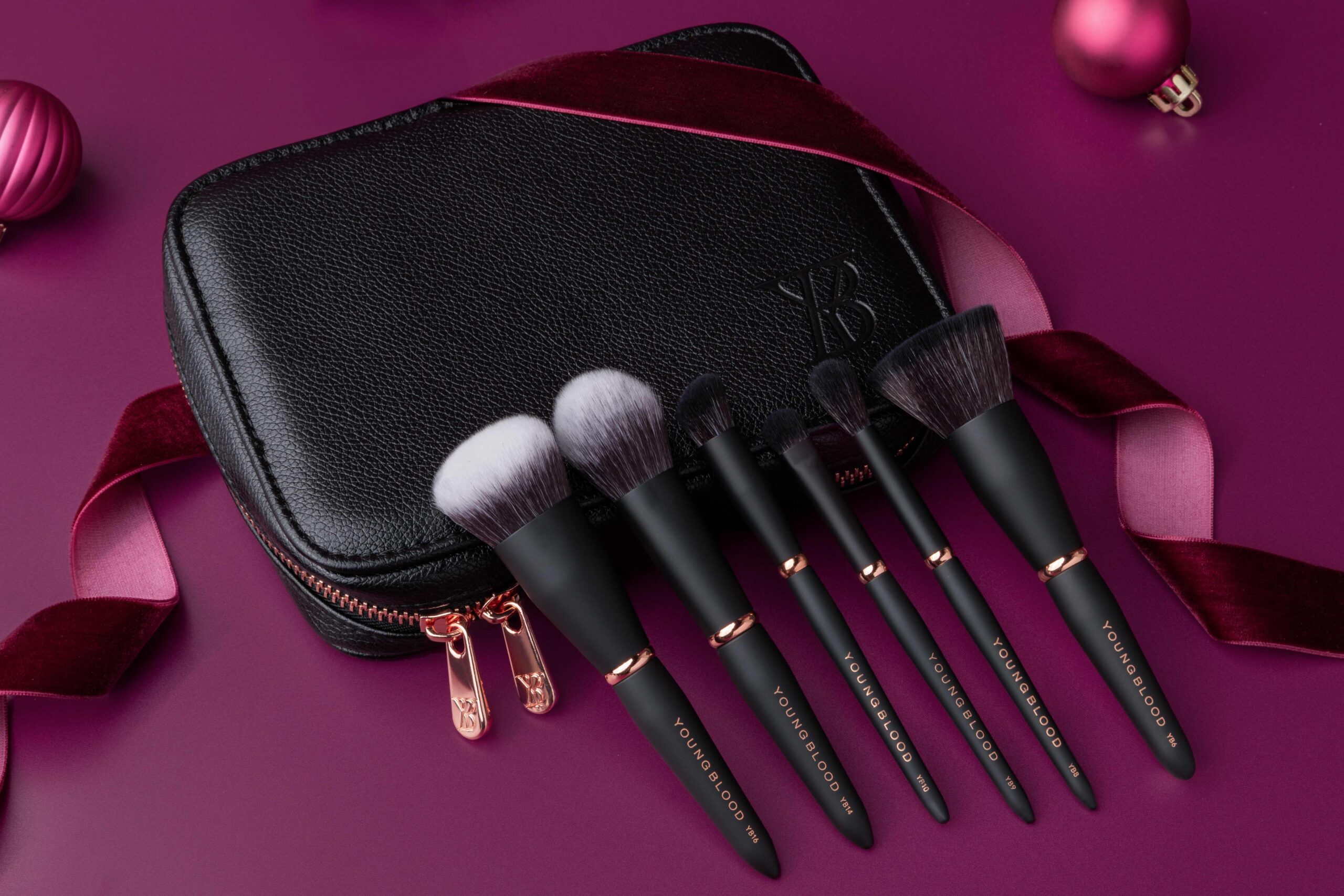 'Tis the season to travel set